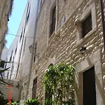 Arco Sant'antonio アパート ビシェーリエ
